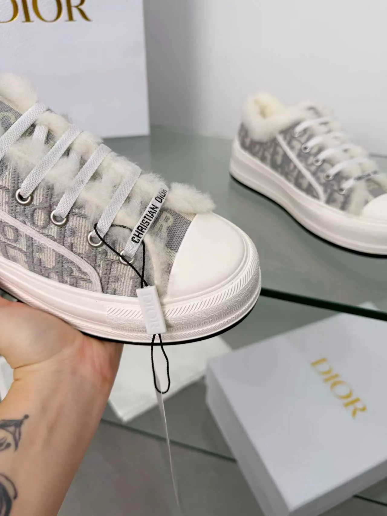 Men's men's shoes pP540! 𝐃𝐈𝐎𝐑 𝐖𝐚𝐥𝐤'𝐧 Dior Presbyopia Embroidery Wool Thick Sole Canvas Shoes Casual Sneakers (Half Flop) These Walk'n'Dior thick sole sneakers are a fashionable piece that elevates the collection. Oblique printed cotton embroidered upper with comfortable platform sole, tongue and Christian Dior Paris signature laces. Bottom thickness 4.5CM Size: Women's 35-41